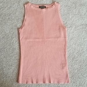 sleeveless top